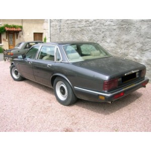 Jaguar berline XJ 40 1990