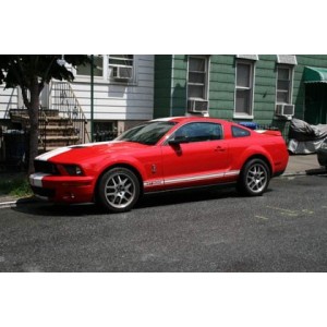 Ford Mustang coupé Shelby GT rouge 2007