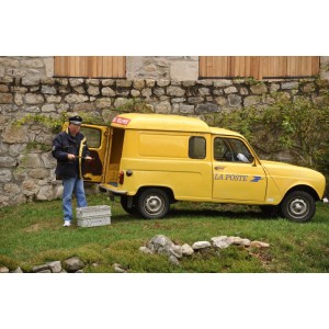 renault 4 L 1982 de la poste 