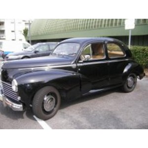 Peugeot Berline 203 noir 1958