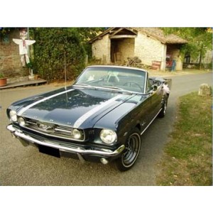 Ford Mustang Cabriolet bleu nuit 1966