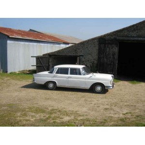 Mercedes Berline 230 S 1965 blanc